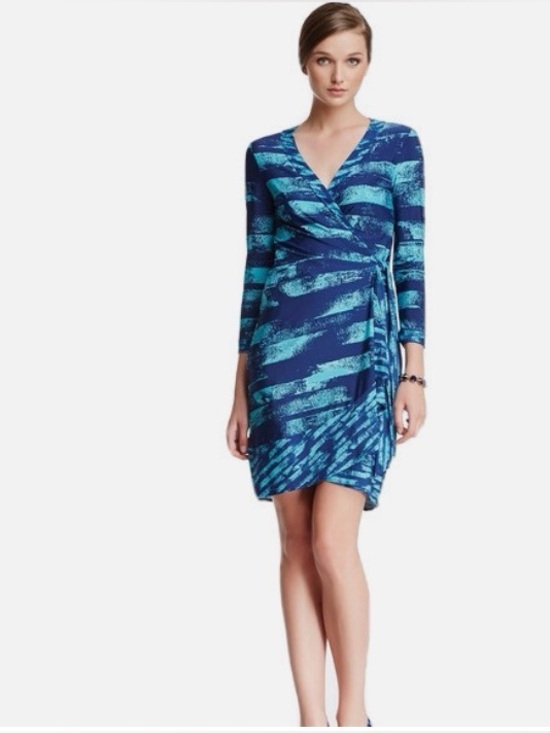 BCBGMaxAzria Dresses & Skirts - BCBGMaxAzria Navy/Teal 
Printed Warp Mini Dress
Size Small
NWOT